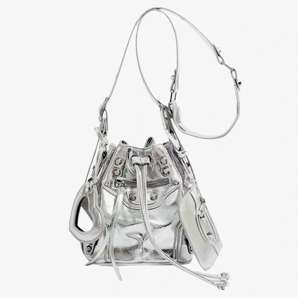 Pink Rivet Pleather Bucket Bag w/Shoulder Strap, Pouch, & ❤️ Shaped Mirror, NWOT